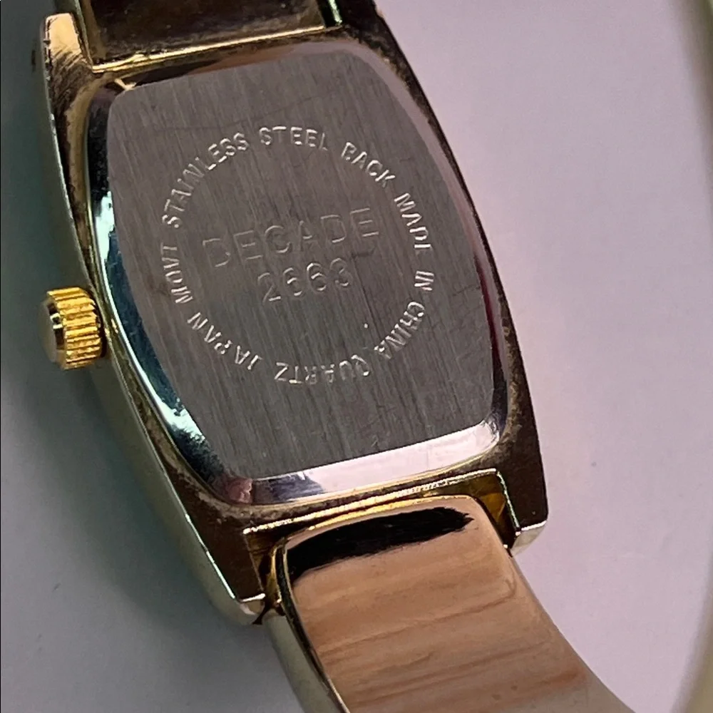 Decade Women's bracelet watch Not tested
